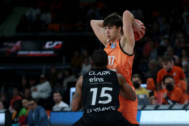 尔斯托维奇 尔斯托维奇